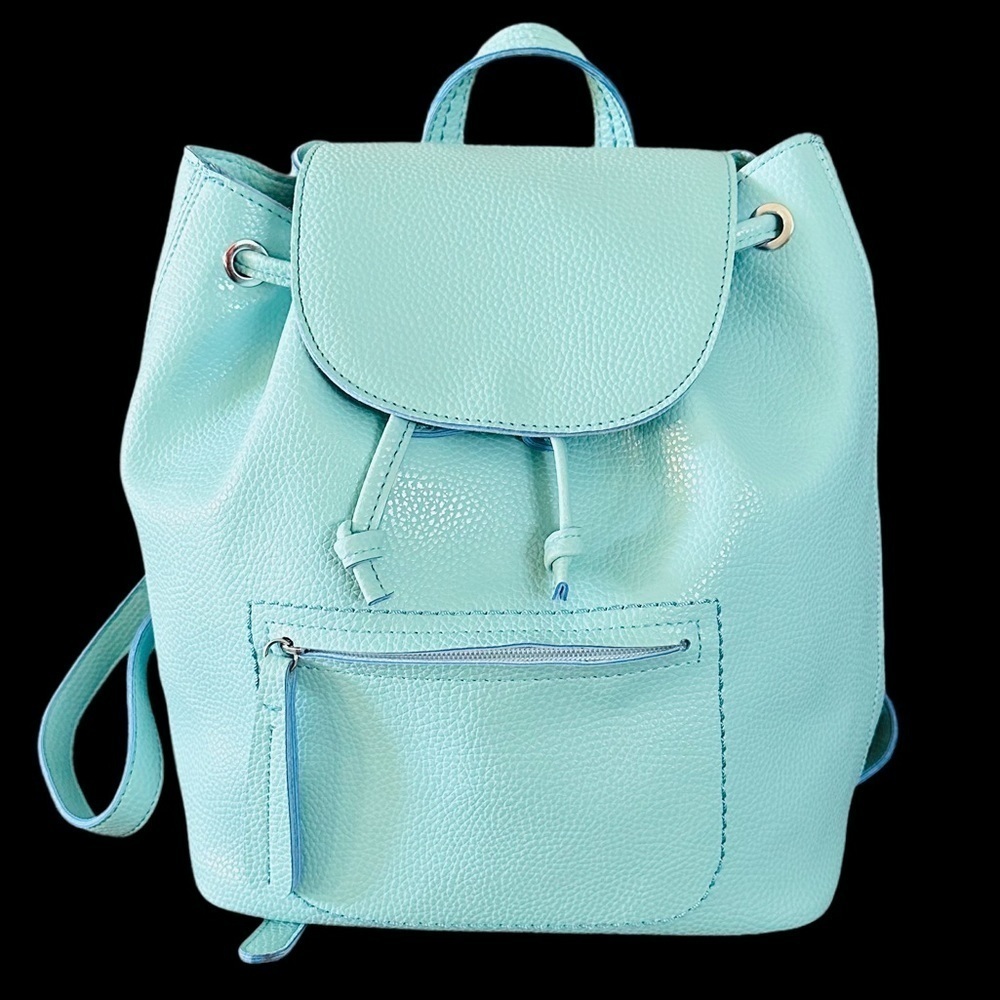 🥳👛HOST PICK👛🥳
BLUSH BACKPACK STYLE BAG